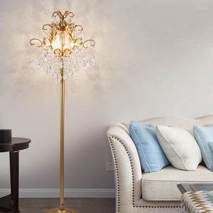 Lampadaires Cristal De Luxe Nordique LED Or Lampes De Table Debout Libre Pour Salon Chambre Étude Maison Luminaire