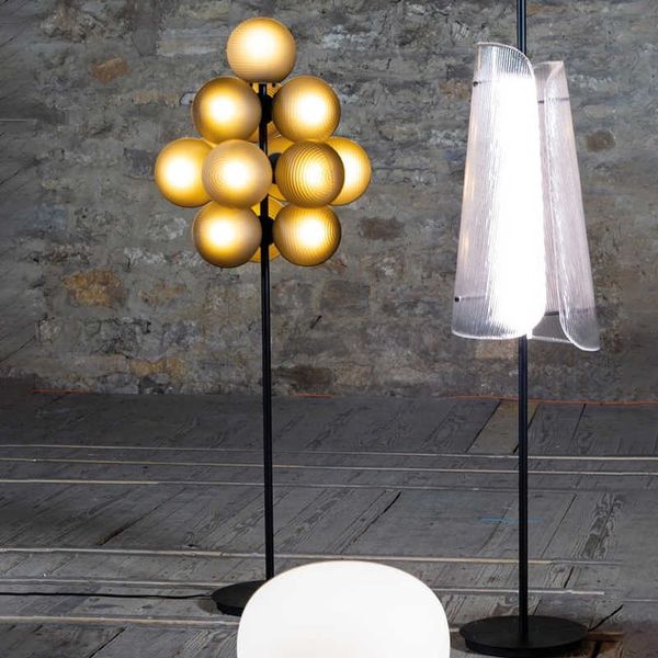 Lámparas de pie Nordic Minimalista BubbleGlass Shade Led Uva Lámpara de pie Sala de estar Decoración del hogar Dormitorio Esquina Sofá Mesita de noche Luz de mesa W0428