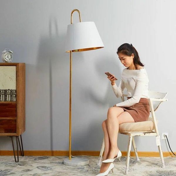 Lampadaires Style Minimaliste Nordique Corps En Fer Or Galvanisé Base En Marbre Lampe Chambre Salon Studio Luminaire LED E27