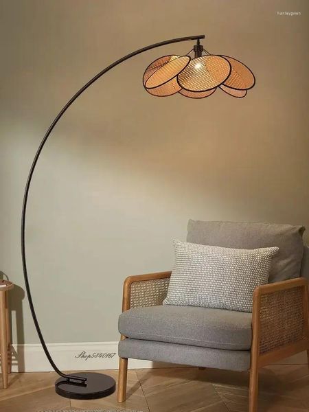 Lámparas de piso Nordic Simple Fishing Lamp de pesca Diseñador Rattan Flower Flower Flour Lights para la sala de estar Lighting Lighting Bed de lectura