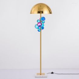 Lampadaire post moderne conception d'art de luxe LED Crystal Ball Lampe salon de décoration de maison Light Light Bedroom Bedside