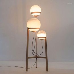 Lampadaires postmoderne créatif lampe à LED étude salon trois pieds luminaires verticaux chambre boule de verre maison éclairage debout