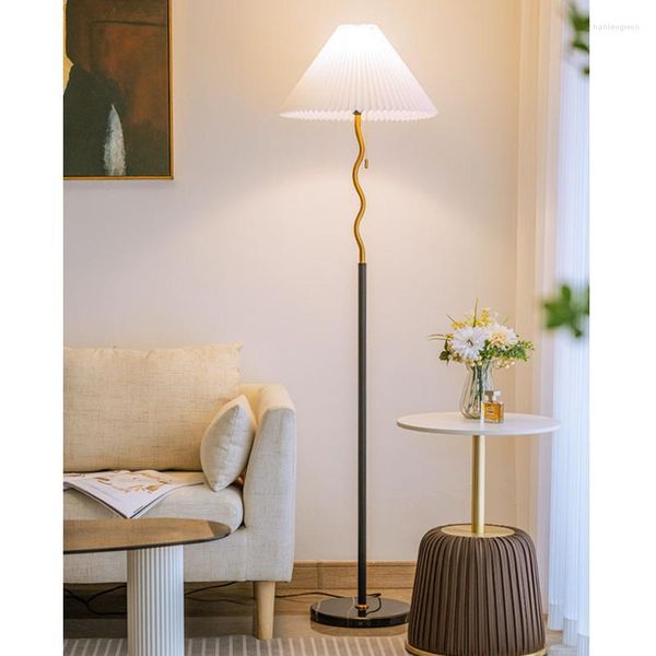 Lámparas de pie de estilo Vintage para sala de estar, sofá, lámpara Led lateral de pie para dormitorio, luces decorativas ambientales, accesorios de iluminación para interiores