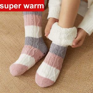 Vloer Sokken Vrouwen Thuis Slaap Sneeuw Sokken Herfst en Winter Kerst Kousen Mid-Calf Fleece Fluwelen Slippers Tapijt Sokken 211221