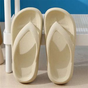 Flops anti-glipage flip avec pantoufles pieds en plein air couple de salle de bain douce portant l'extérieur extérieur sandales à sandales à sandales et à colocations épaisses 022 pers