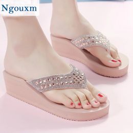 Flops ngouxm femmes pantoufles pour femmes sandales de strass d'été dames flip-flip flip flops plage coin talon talon respirant léger poids