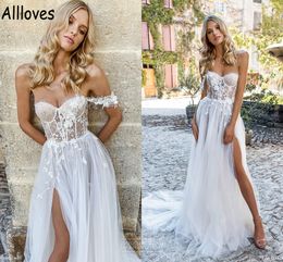 Apliques de encaje floral Vestidos de novia bohemios Sexy fuera del hombro Una línea de tul Vestido de novia de playa boho Lado dividido Ver a través de tren de barrido Túnicas de Mariee CL0794