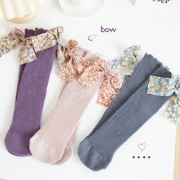 Floral imprimé Bow bébé chaussettes printemps automne nouveau-né genou chaussettes hautes douce princesse enfants fille longue chaussette