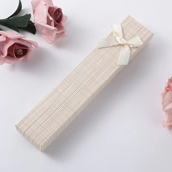 Caja de regalo de macarrón largo con estampado floral