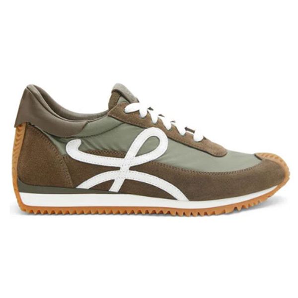 Flow Runner in Calfskin Shoes Spanish Designer Sneakers Lace Up Sneaker in Calfskin avec un Honey Honey Honey Waves SOFT CONTROFT WAVES XRP