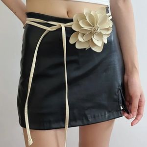 Ceinture en cuir de décoration de fleurs pour femmes Designer de luxe exagéré en cuir PU à lacets ceinture ceinture corde Y2k ceinture femme 240315