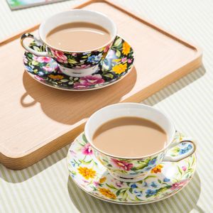 Service à café en porcelaine osseuse européenne Design floral tasse et soucoupe en porcelaine de qualité supérieure cadeaux de luxe tasses à glaçure perle soucoupes