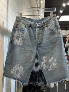 Pantalones de jeans con estampado completo de flores