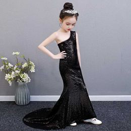 Flower Girl Party Dress Style Une Épaule Noir Sequin Filles Smoking pour Piano Performance GY003 210610
