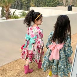 Robe de filles de fleur printemps enfants 2023 décontracté manches longues mode classique été tissu robes pour 19T tenue pour enfants 240326