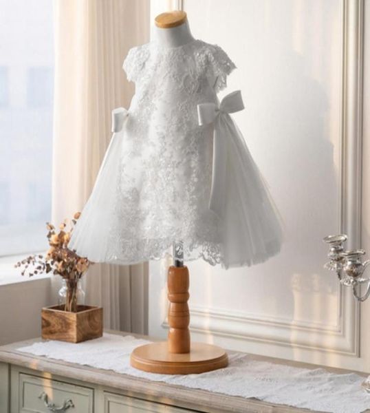 Robes de filles de fleur stéréo dentelle applique robe de princesse blanche pour enfants Bow manches courtes tulle widding vêtements robe de bal A68963746232