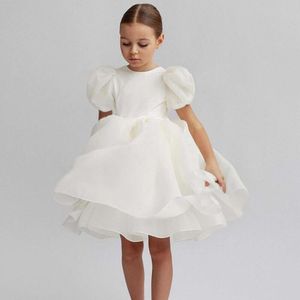 Flower Girls Robes blanches pour le mariage Backlessles Elegant Kids Birthday Party Gala Robe Puff Sleeve Enfants Costume de communion L2405