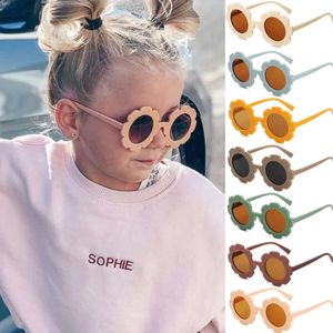 Gafas de sol de niños Flower UV400 para niñas para niñas pequeños encantadores lentes de sol de bebé redondo lindos gafas al aire libre L2405