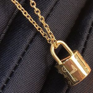 Bloembrief Lock Pendant Designer Designer Design Merk Letter Sieraden 18K Gold vergulde roestvrijstalen kettingen Ketting Bruiloftsfeest Verjaardagscadeau