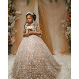 Fleur luxueuse 2022 Robes de fille paillettes Perles de dentelle à manches longues à manches longues Champagne Paillettes de bal Robe Tutu Lilttle Kids Birthday Pageant Weddding Robes S S 0515