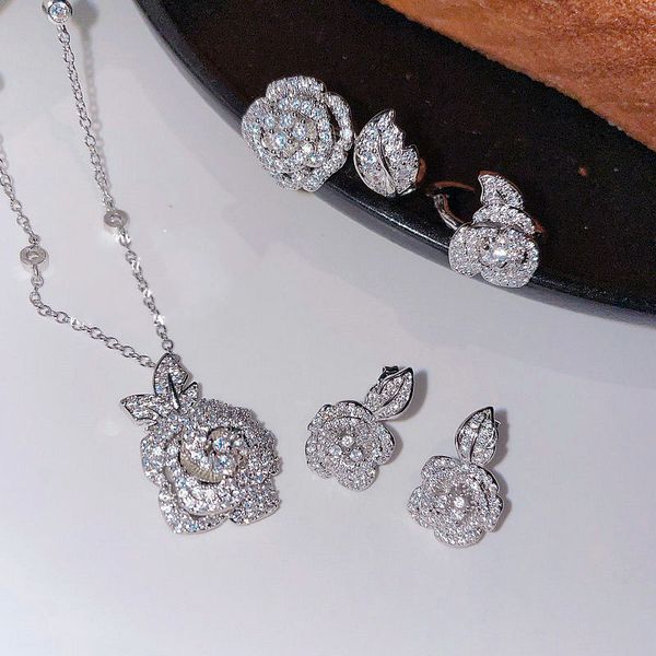 Fleur De Luxe Diamant Pendentif Colliers Designer Pendentif Argent Mignon Doux Rose Cristal Brillant Cz Zircon Colliers Ras Du Cou Boucles D'oreilles Anneaux D'oreille Brace