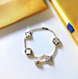 Pendientes de collar de flores Diseñador para mujeres Carta de cuatro hojas Pulsera de charda de cuatro hojas Gold Pearl Crystal Fashion Joy de joyería para mujeres Regalo de niña