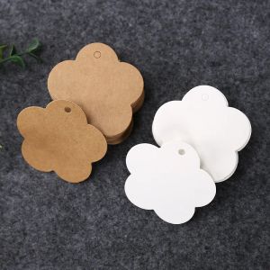 Fleurée Fleurie blanc Kraft Paper Tags Garment Hang Tag Bijoux Accessoires Cartes d'étiquette Diy Craft Emmacking Supplies 50pcs