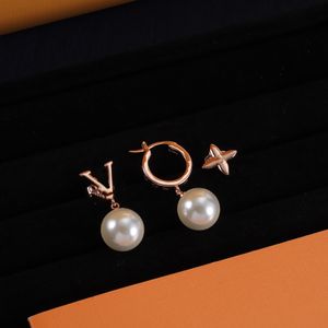 Bloemenletter oorbellen mode parel charme oorbellen ontwerper zilveren brief oorbellen voor vrouw 925 zilveren naaldoorbellen