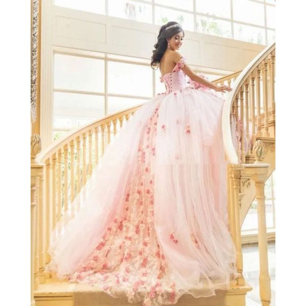 Fleurs Rose Quinceanera Rose Prom Robes de l'épaule Princesse Sweet 15 Robe Train Train à lacets Floral Tulle Special Ocn Wear