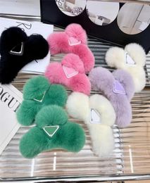 Fluffy Hair Clips Designer Women Luxurys Horquillas Fuzzy Letters Claw Clip Furry Winter Warm Hair Pin Designers Girls Hairclips Jew1553223
