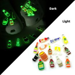 Croco fluorescent JIBZ Style de rue mexicain Charmes de chaussures lumineux brillent dans le pvc foncé Boucles de chaussures décorations accessoires pour femmes hommes Sandales enfants bracelets