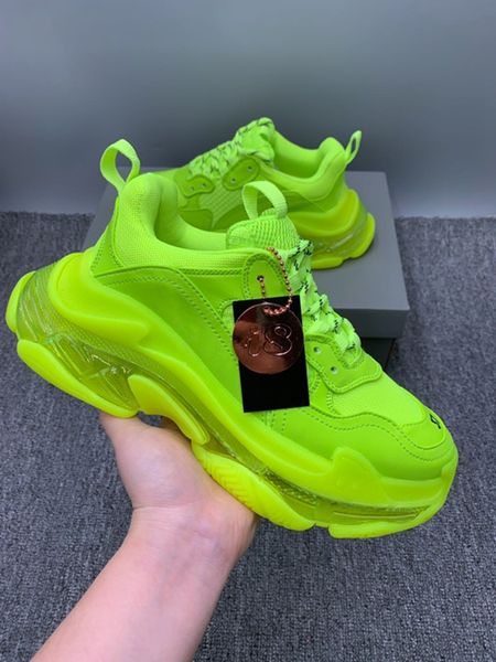 Fluorescent Green Luxurys Triple S Mens Shoe Chaussures d'extrieur Fashion Designers Shoes With Clear Sole Style 32