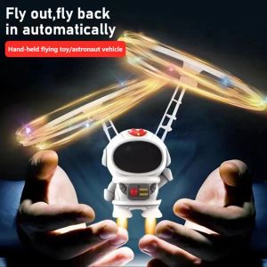Astronaute volant Robot jouet led ABS MATÉRIAUX AVIRONS DRONNES DRONNES JEUX EXTÉRIEURS POUR LES ENFANTS CHILDERN GOST SENSE