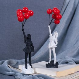 Vliegende ballonmeisje Figurine Home Decor Banksy Modern Art Sculpture Hars Figuur Craft Decoratie Collectible Figurine 240429