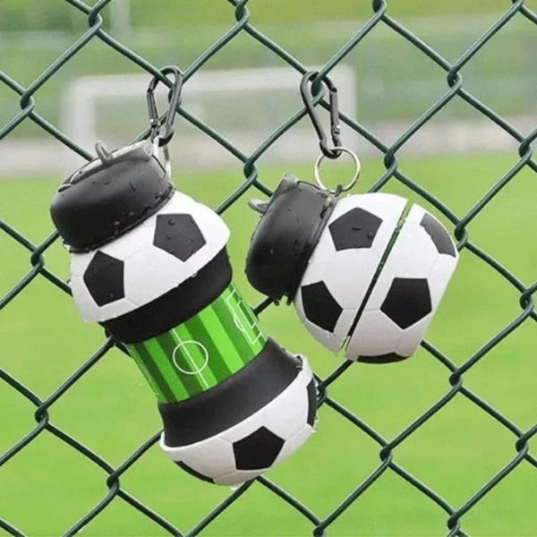 Football pliable pour enfants bouteilles d'eau portable bouteille d'eau de football de football en forme de bouteille d'eau en forme de silicone 550 ml 240416