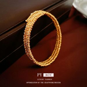 Perle ronde pliée à trois couches avec mode et design léger personnalisés, bracelet en métal exagéré pour les femmes