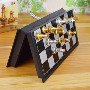 Vouwend schaakbord schaakspel Goud Zilver magnetisch schaakset draagbare beginner schaakset plastic voor kinderen volwassen feest 240415