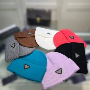 Chapeau pliant en laine d'automne et d'hiver de couleur unie, chapeau tricoté chaud en cachemire de style classique, chapeau empilé confortable et doux avec patch triangulaire élastique