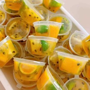 Voedselpottenbussen 50 stks 25 ml-125 ml Plastic afhaalmaaltijden Sauce Sauce Cup Containers Food Box Piment Piment Box Palet Disposable Box Lemon Passion Fruit Box L49