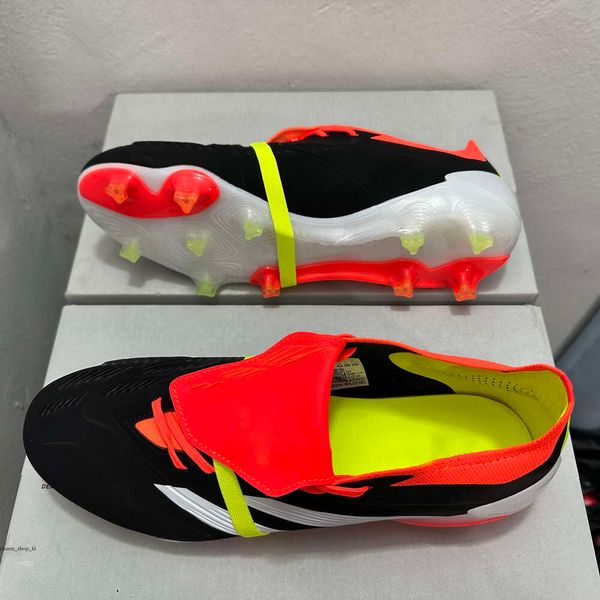 Botas de fútbol 2024 Summer Soccer Shoes Designer World Cup Original Stock Zapatos de fútbol Generación Predator de fondo plateado 296 904