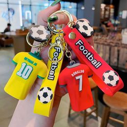 Football Jersey Keychain Cartoon Cute Doll Keyring Creative Fashion Couple Couple Ornement Ornement Cleive Chain Car Pendants Accessoires Gift 240511