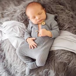 Voete pasgeboren romper baby babyfotografie prop jammies lange mouw hooded gebreide rompertjes klimmen kleding