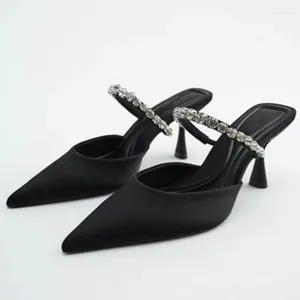 Voor 2024 vrouwen Rhinestone Sandals schoenen damespompen Pointed Teen Mules Classic Black Slingback Sophisticated 15 's