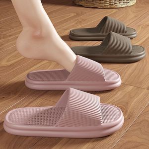 pour et l'été 2024 Nouveaux hommes femmes dans la chambre Anti-slip couple à la maison en marchant sur des pantoufles à semelles épaisses à porter à l'extérieur du 942 wo steppg feelg 42240