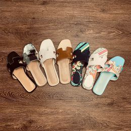 Sandalias clásicas de playa zapatillas de verano para hombres al aire libre Sandalias de diseñador famosa mujer zapatos casuales Mulas de moda