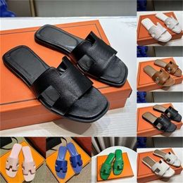 Pour les créateurs pour femmes Fashion Fashion Famous Designer Femmes Orange Black White Cuir Flats Talons Sandale Sliders Summer Shoes Claquette