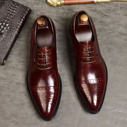 Pour leçage de chaussures formelles en cuir authentique Men de mariage Brogue British Oxford Robe Shoe Vin noir rouge Toed Point Men Italian Shoe