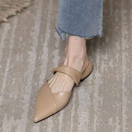Pour les sandales été 2024 femmes solides Soft Souded Women's Chaussures pointues respirant Muller Casual Flat 97 's 108 D 8802