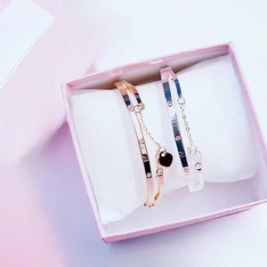 Para las mujeres joyería famosa al por mayor de oro rosa pulseras de acero inoxidable brazaletes corazón femenino para siempre amor marca pulsera del encanto L2Gl #