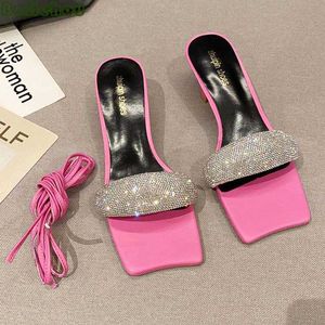 Pour les femmes sandales dames 2022 Fashion Rhinaistones Cross-Tied-Tied High Heels Square Toe Slides Femme Pumps Femme Chaussures 7735